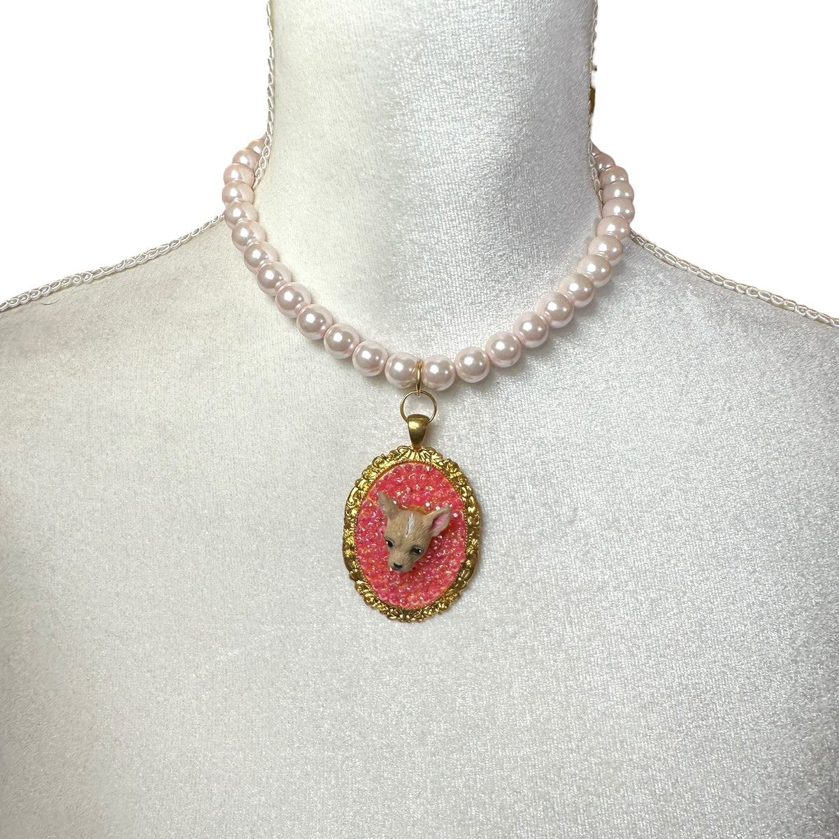 Chihuahua in Iridescent Pink Rhinestones Pearl Necklace