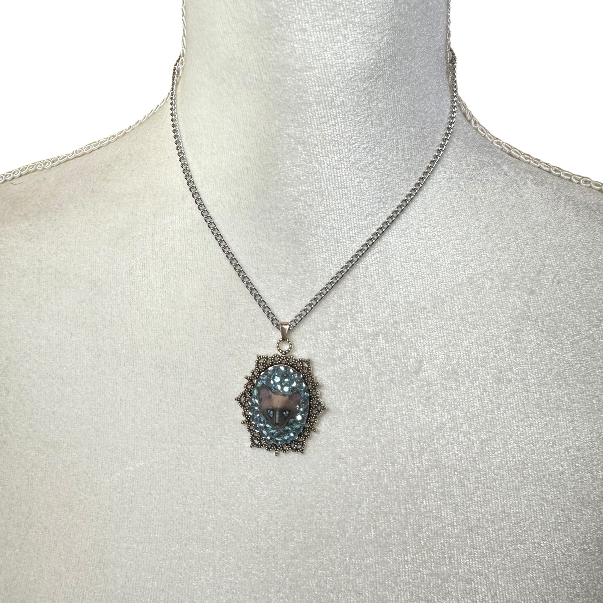 Siamese Cat with Light Blue Rhinestones Necklace