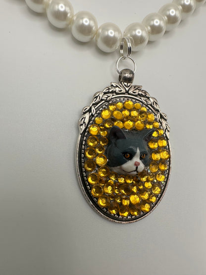 Yellow Dazzled Darling Cat Pearl Necklace