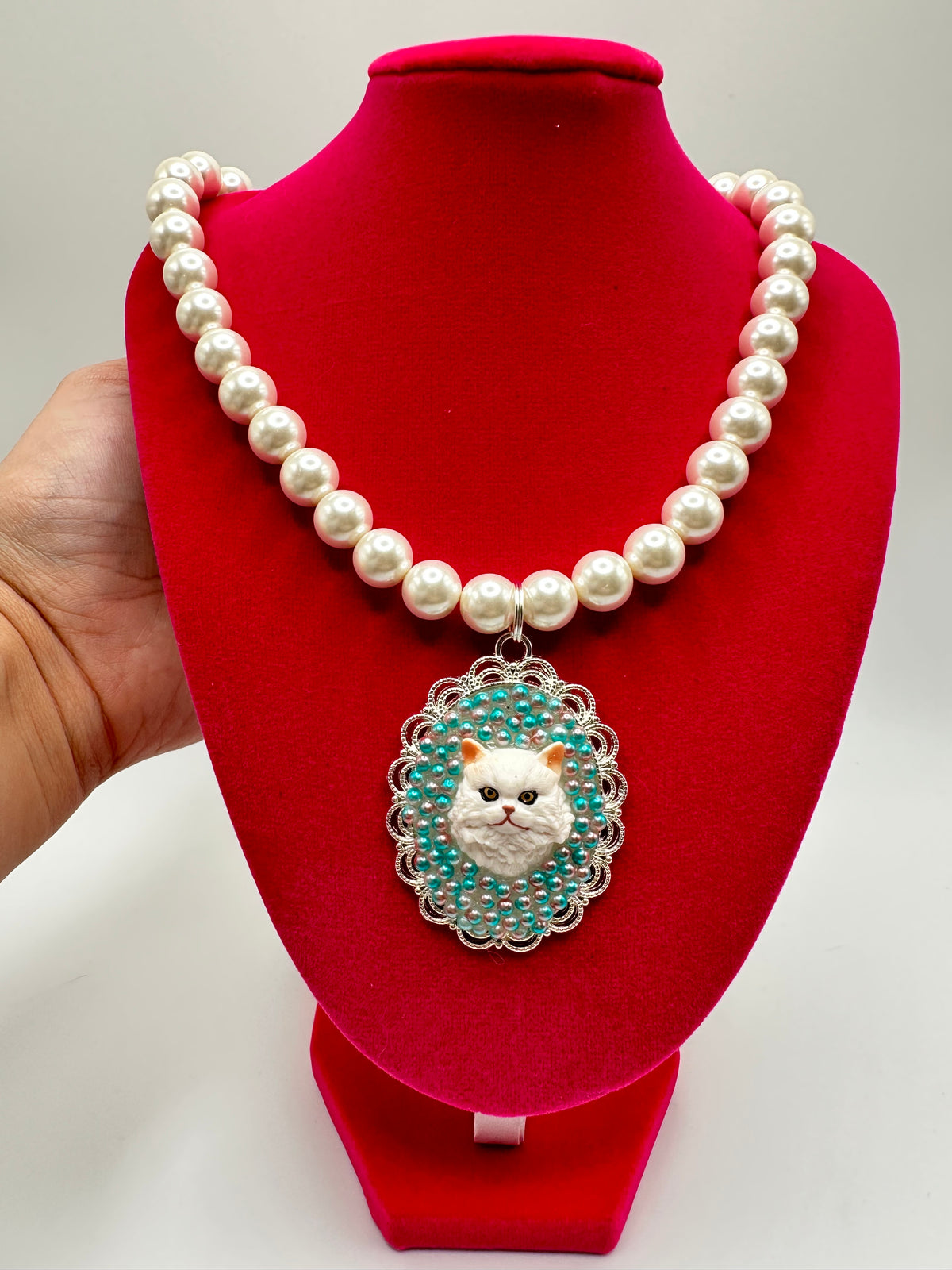 Persian Princess Cat Pearl Necklace